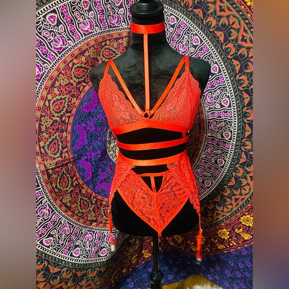 ❤️Super Sexy Victoria’s Secret Valentine’s Day Lingerie Set❤️ - Picture 3 of 4